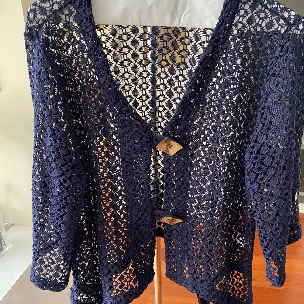 Nina Leonard blue crochet lace cardigan with wooden buttons